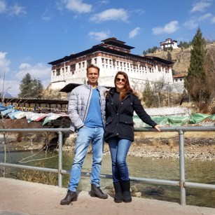 Omnimundi Couple at a river border in Paro Bhutan