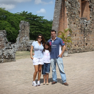 Omnimundi Family visiting ruins in Panama in a beautiful day