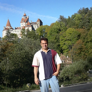 Tourist in front of the Dracula Castle in Romania, by Omnimundi