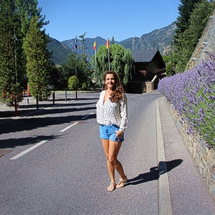 Fancy lady in the middle of the Road in Andorra la Vella